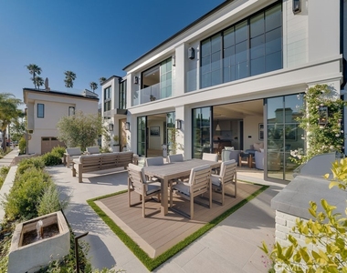 2820 Bayview - Photo Thumbnail 13
