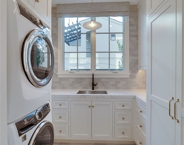 2820 Bayview - Photo Thumbnail 17