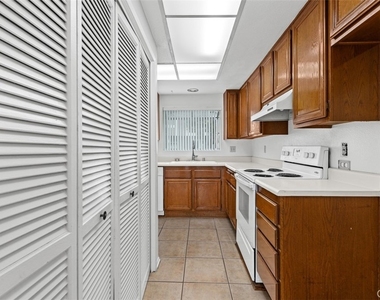 41 Briarwood Lane - Photo Thumbnail 10