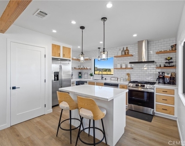 64654 Sun Mesa Road - Photo Thumbnail 6
