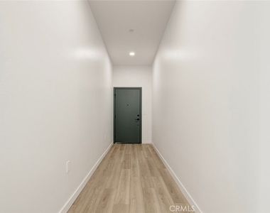 14810 Delano Street - Photo Thumbnail 6