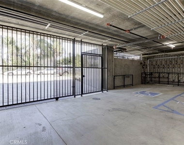 14810 Delano Street - Photo Thumbnail 8