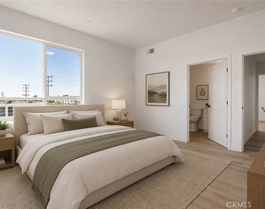 14810 Delano Street - Photo Thumbnail 4