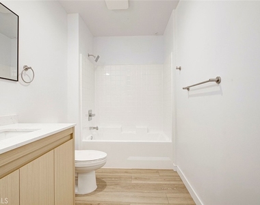 14810 Delano Street - Photo Thumbnail 6
