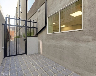 14810 Delano Street - Photo Thumbnail 12