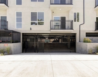 14810 Delano Street - Photo Thumbnail 13