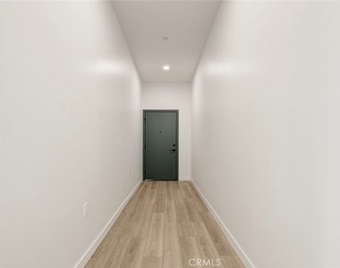 14810 Delano Street - Photo Thumbnail 11