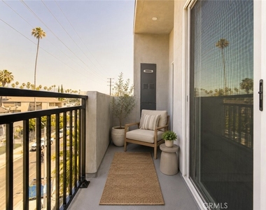 14810 Delano Street - Photo Thumbnail 9
