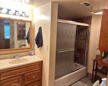 558 Beechnut - Photo Thumbnail 16