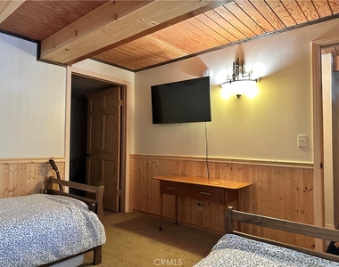558 Beechnut - Photo Thumbnail 15