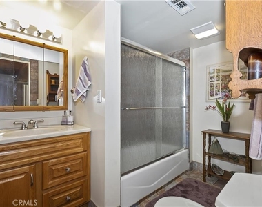 558 Beechnut - Photo Thumbnail 8