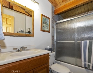 558 Beechnut - Photo Thumbnail 3