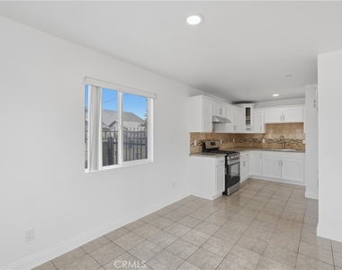5017 Halldale Avenue - Photo Thumbnail 4