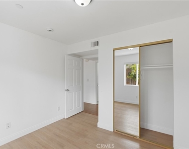5017 Halldale Avenue - Photo Thumbnail 7