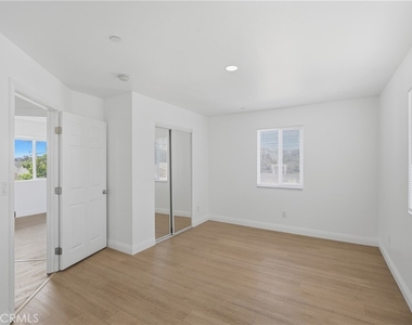 5017 Halldale Avenue - Photo Thumbnail 16
