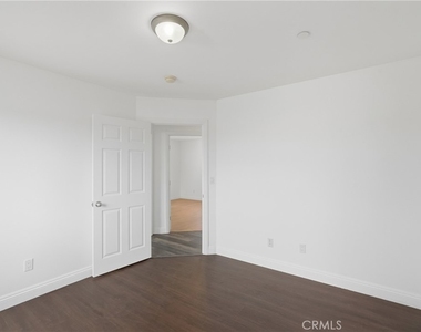 5017 Halldale Avenue - Photo Thumbnail 13