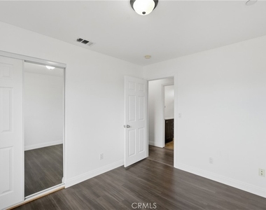 5017 Halldale Avenue - Photo Thumbnail 11