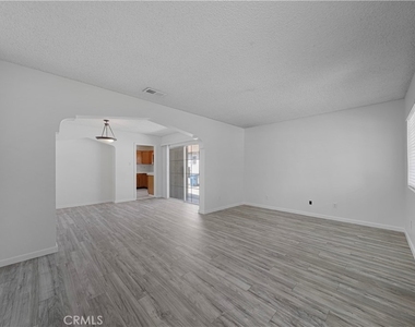 3025 Sherwood - Photo Thumbnail 4