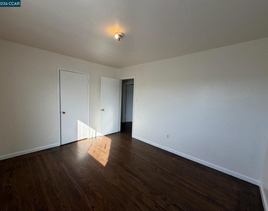 551 5th St - Photo Thumbnail 14
