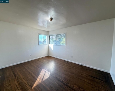 551 5th St - Photo Thumbnail 10