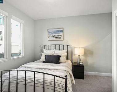 3923 Meridian St - Photo Thumbnail 5
