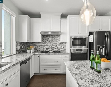 3923 Meridian St - Photo Thumbnail 15