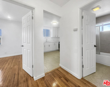 211 E 81st Street - Photo Thumbnail 2