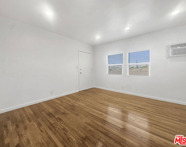 211 E 81st Street - Photo Thumbnail 1