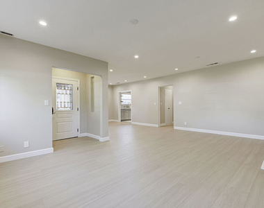 10529 Mount Gleason Avenue - Photo Thumbnail 8