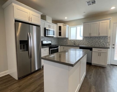 4710 Maplewood Avenue - Photo Thumbnail 8