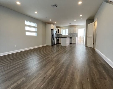 4710 Maplewood Avenue - Photo Thumbnail 6