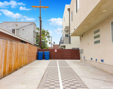 4710 Maplewood Avenue - Photo Thumbnail 3