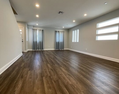 4710 Maplewood Avenue - Photo Thumbnail 7