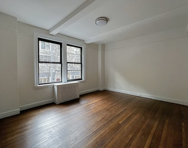 25 West 68th Street - Photo Thumbnail 2