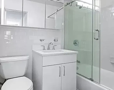 401 East 89th Street - Photo Thumbnail 7