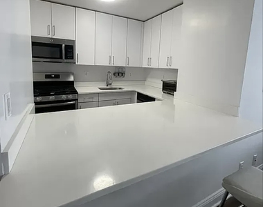 401 East 89th Street - Photo Thumbnail 5