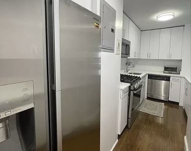 401 East 89th Street - Photo Thumbnail 4