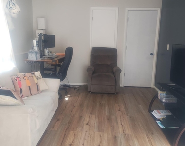 38 Richmond Place - Photo Thumbnail 16