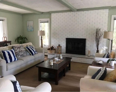 41 Columbine Avenue N - Photo Thumbnail 4