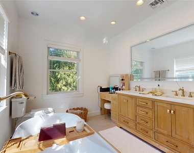 5 Halsey Avenue - Photo Thumbnail 7