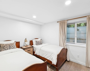 28 Windermere Drive - Photo Thumbnail 16