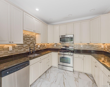 1115 Balsam Drive - Photo Thumbnail 15