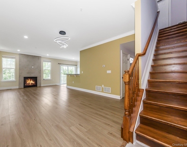 1115 Balsam Drive - Photo Thumbnail 6