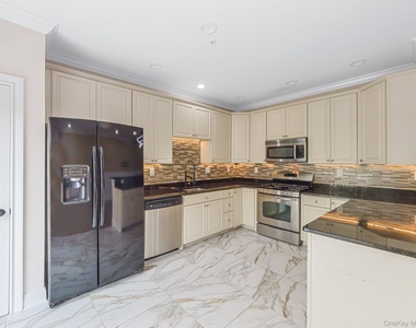 1115 Balsam Drive - Photo Thumbnail 12