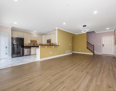 1115 Balsam Drive - Photo Thumbnail 5