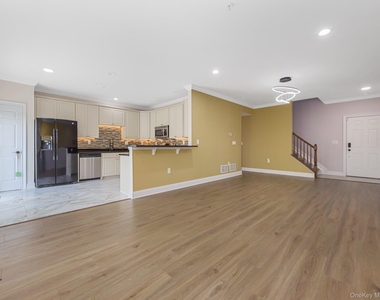 1115 Balsam Drive - Photo Thumbnail 8
