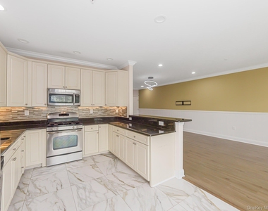 1115 Balsam Drive - Photo Thumbnail 13