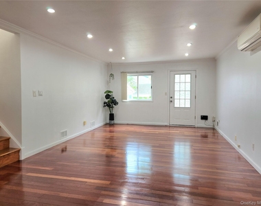 11 Howard Street - Photo Thumbnail 3