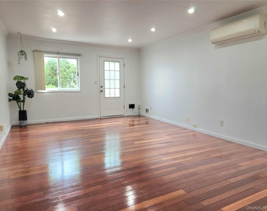 11 Howard Street - Photo Thumbnail 2