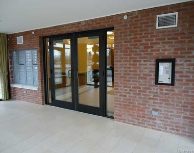77 Quaker Avenue - Photo Thumbnail 5